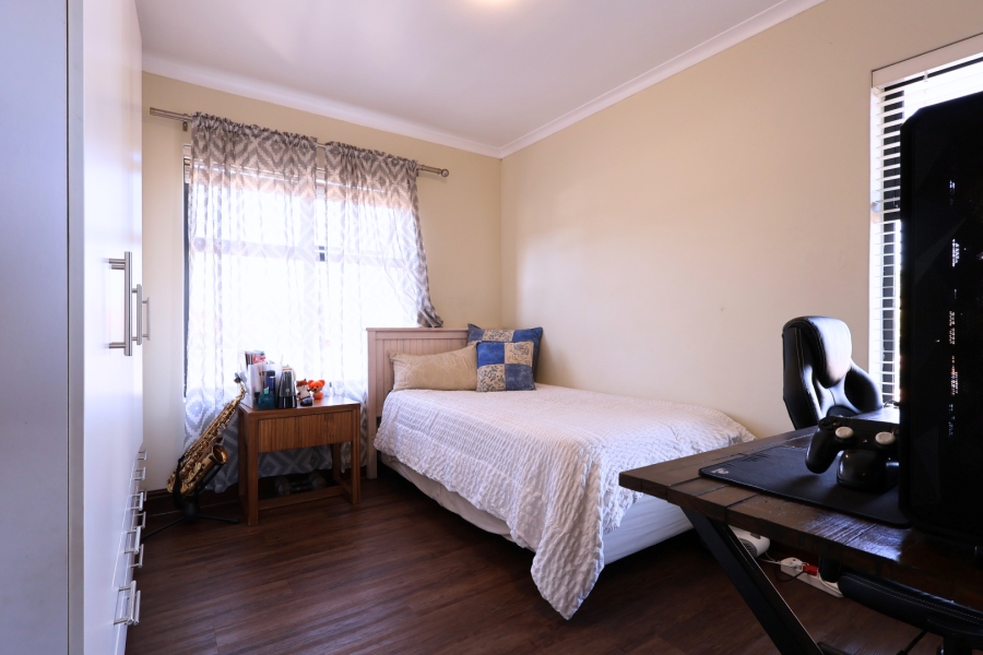 To Let 3 Bedroom Property for Rent in Protea Heights Western Cape